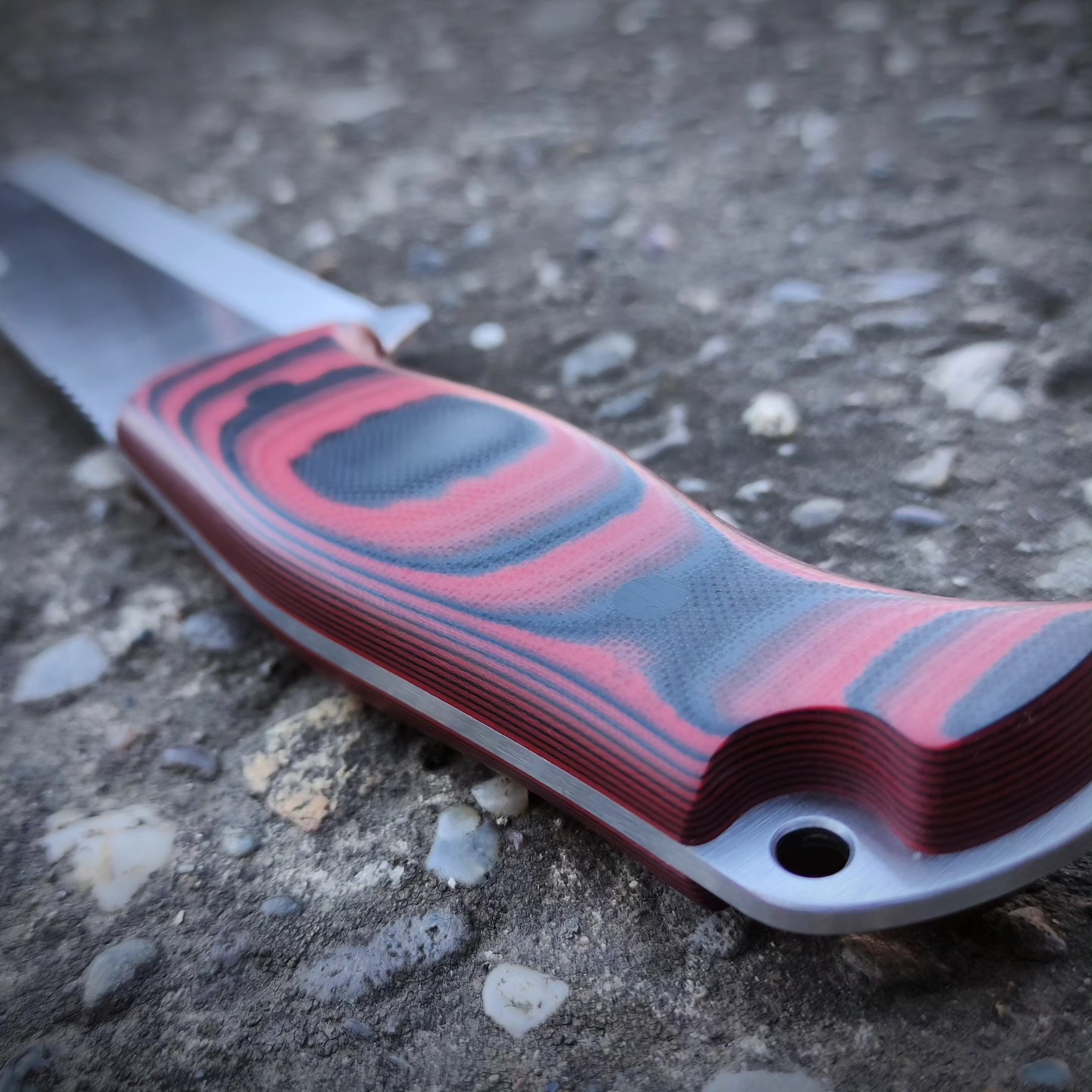 Dvobojni crno-crveni g10 7mm