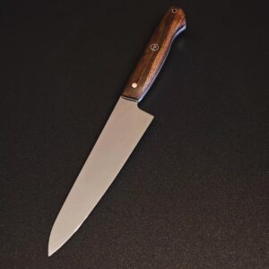 Kuhinjski nož ručne izrade sa drškom od oraha i G10 materijala